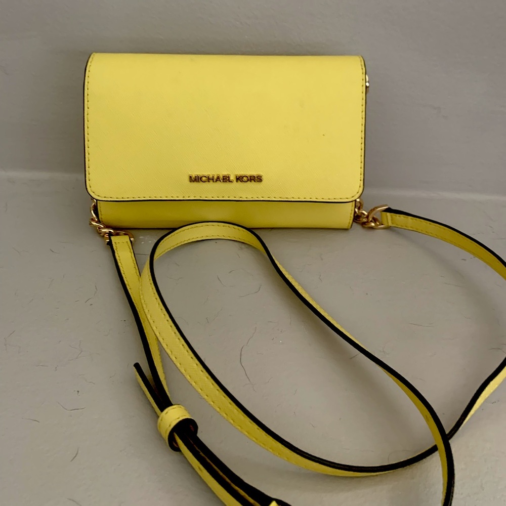 Cross body phone purse